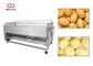 Πλύση και αποφλοίωση δύο καρότων πατατών σε μια μικρή κλίμακα μηχανών προμηθευτής